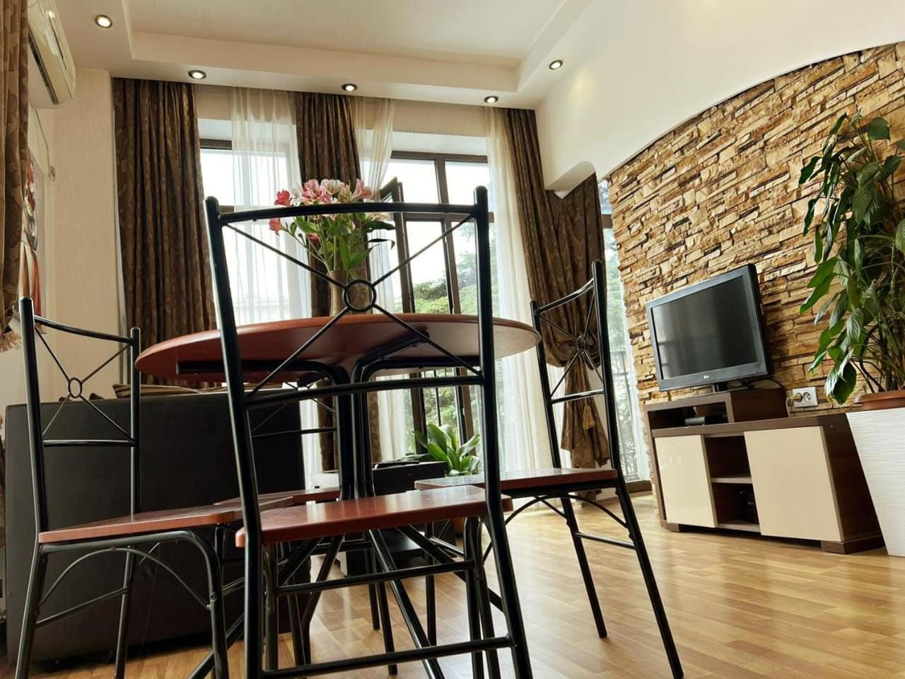 Cozy Apartment In The City Center Mtatsminda Tbilisi Exterior foto